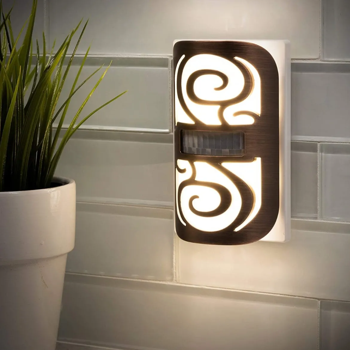 GE Motion-Select LED Night Light, Oil-Rubbed Bronze